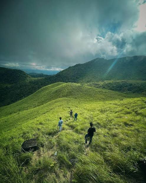 Trekking kakkadampoyil resort